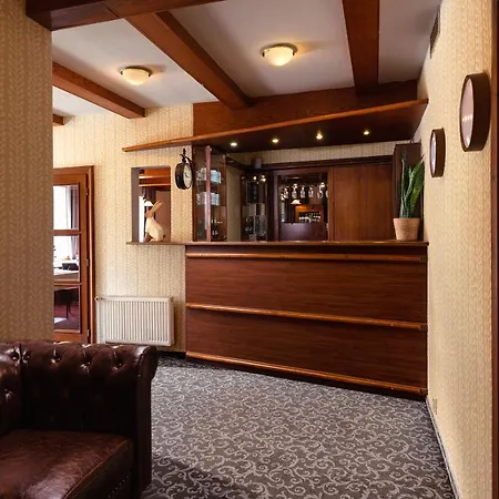 Carl Restaurant & Parking 4*