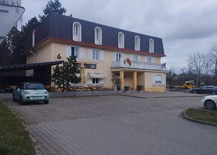 Prague Hotel Carl Inn Restaurant & Parking 4*