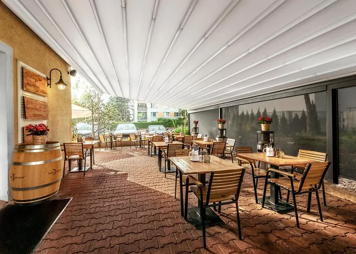 Hotel Prague Hotel Carl Inn Restaurant & Parking